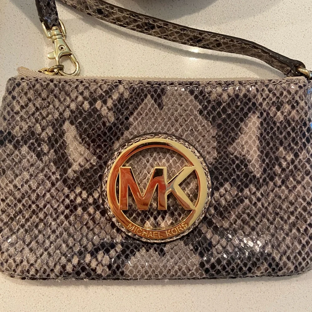 Michael Kors wristlet and two other mini bags, 3 total - Picture 4 of 13